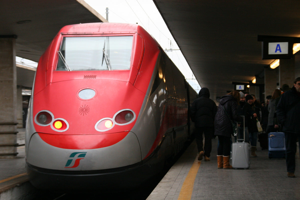 Trenitalia(トレニタリア)。主要都市間を高速鉄道として走らせている。