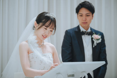 結婚証明書にサイン