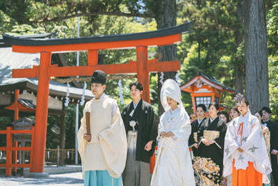 新郎新婦を先頭にご参列の皆様と足並みを揃えて