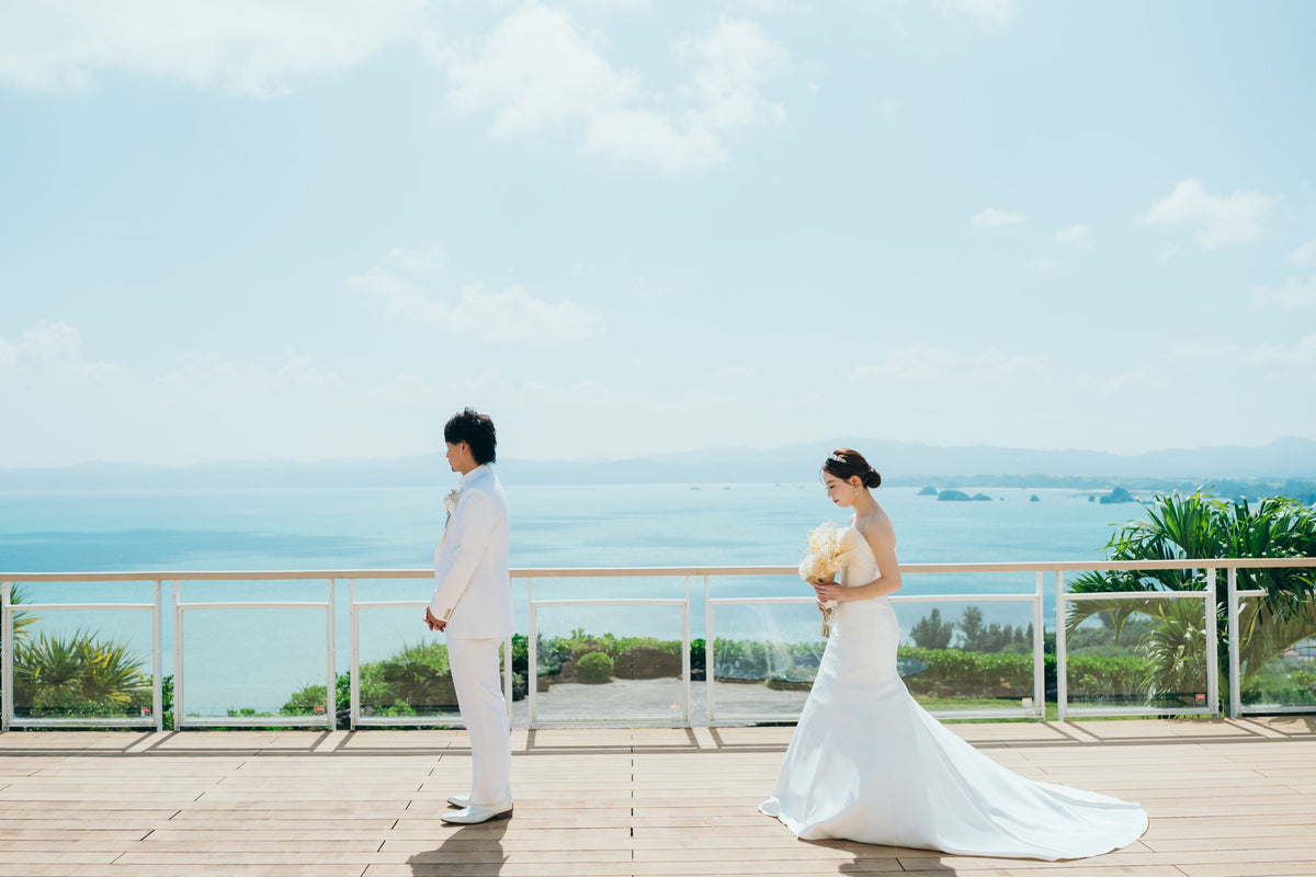 沖縄　古宇利島 空と海の教会 リアルウェディング［JTBおふたりさま婚］ 1568309　10月7日 12:30式