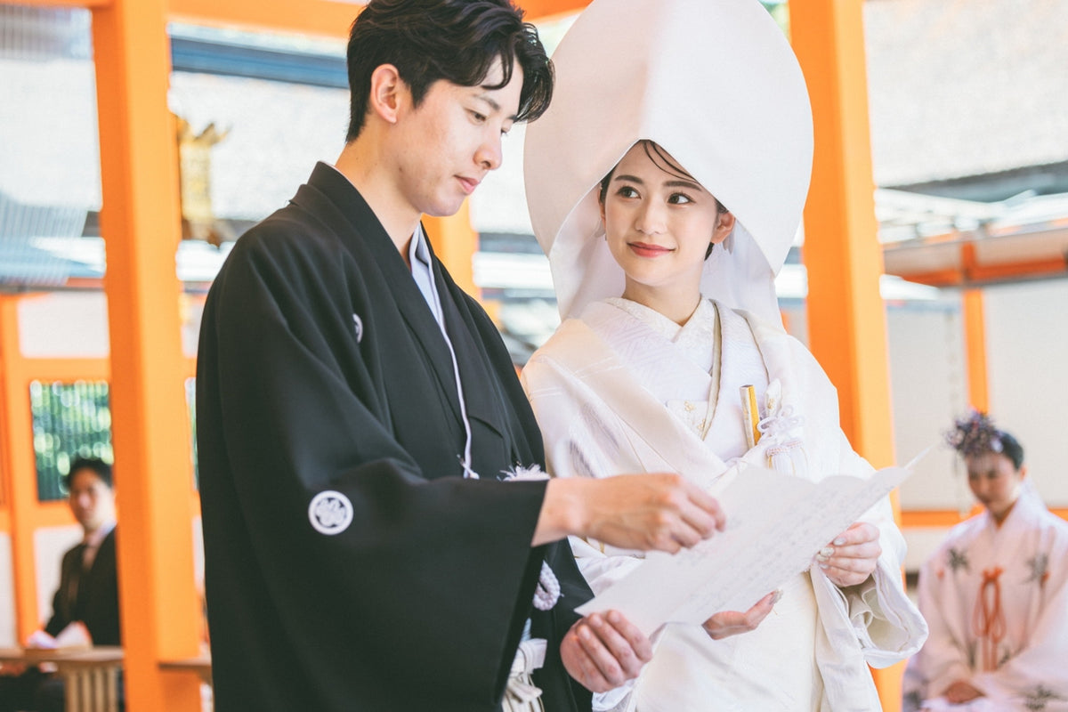 誓詞奉読（せいしほうどく）夫婦として支え合い、これからの人生を共に歩んでいくことを神様に誓います
