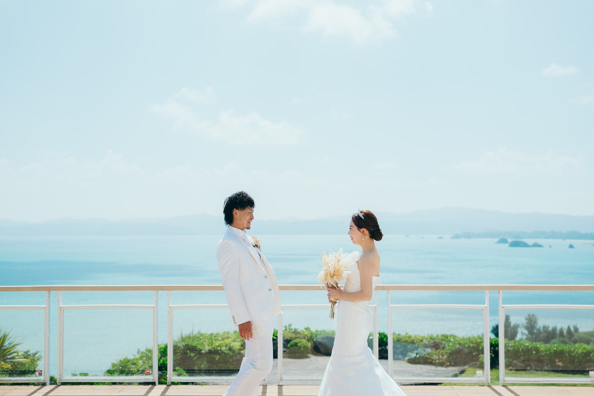 沖縄　古宇利島 空と海の教会 リアルウェディング［JTBおふたりさま婚］ 1568309　10月7日 12:30式
