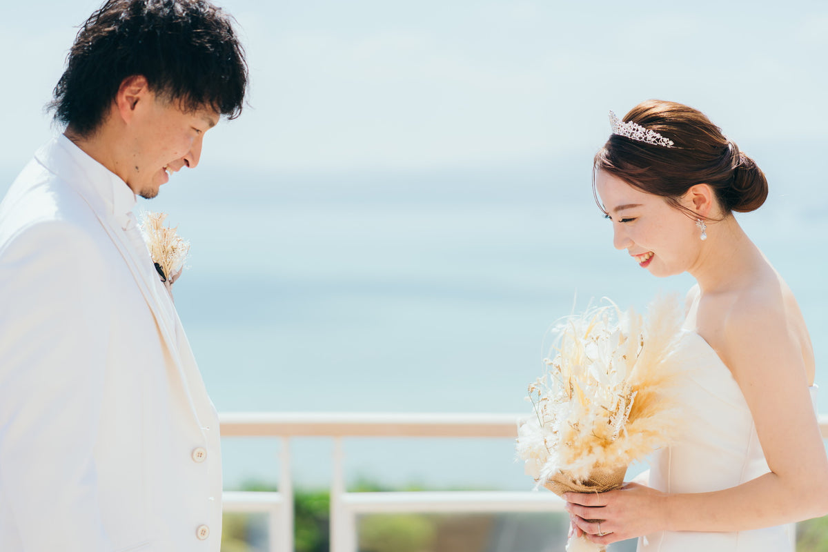 沖縄　古宇利島 空と海の教会 リアルウェディング［JTBおふたりさま婚］ 1568309　10月7日 12:30式