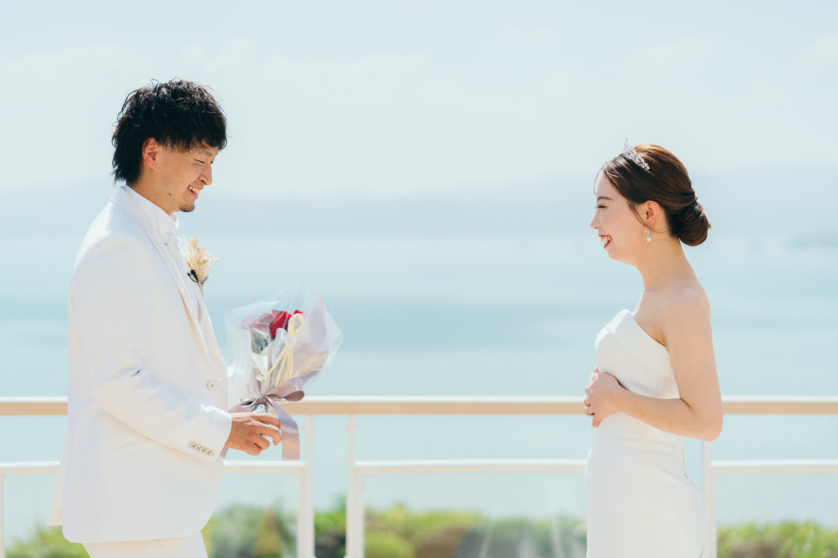沖縄　古宇利島 空と海の教会 リアルウェディング［JTBおふたりさま婚］ 1568309　10月7日 12:30式