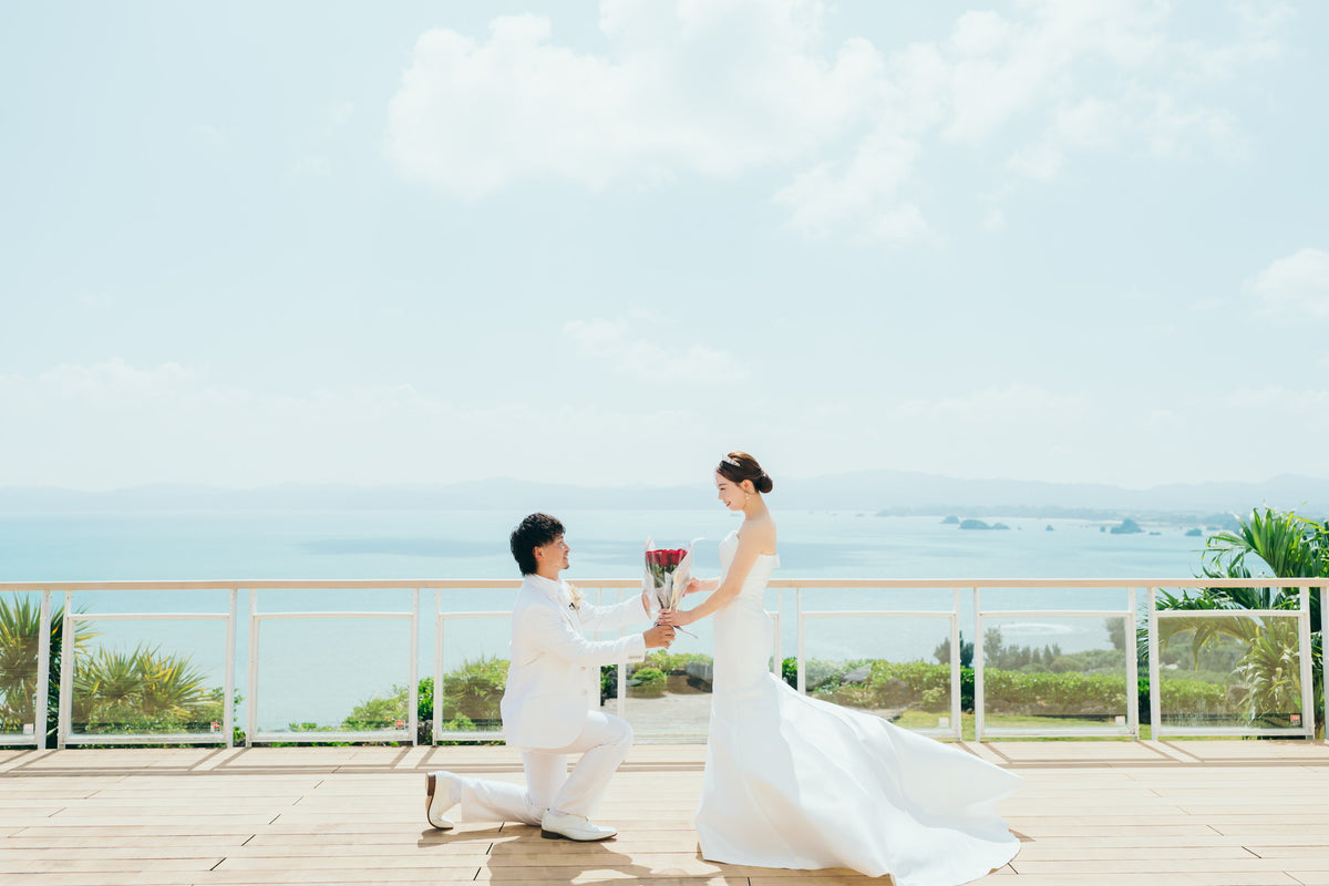沖縄　古宇利島 空と海の教会 リアルウェディング［JTBおふたりさま婚］ 1568309　10月7日 12:30式