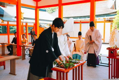 静かに祈りを捧げる、神前式ならではの美しいひととき