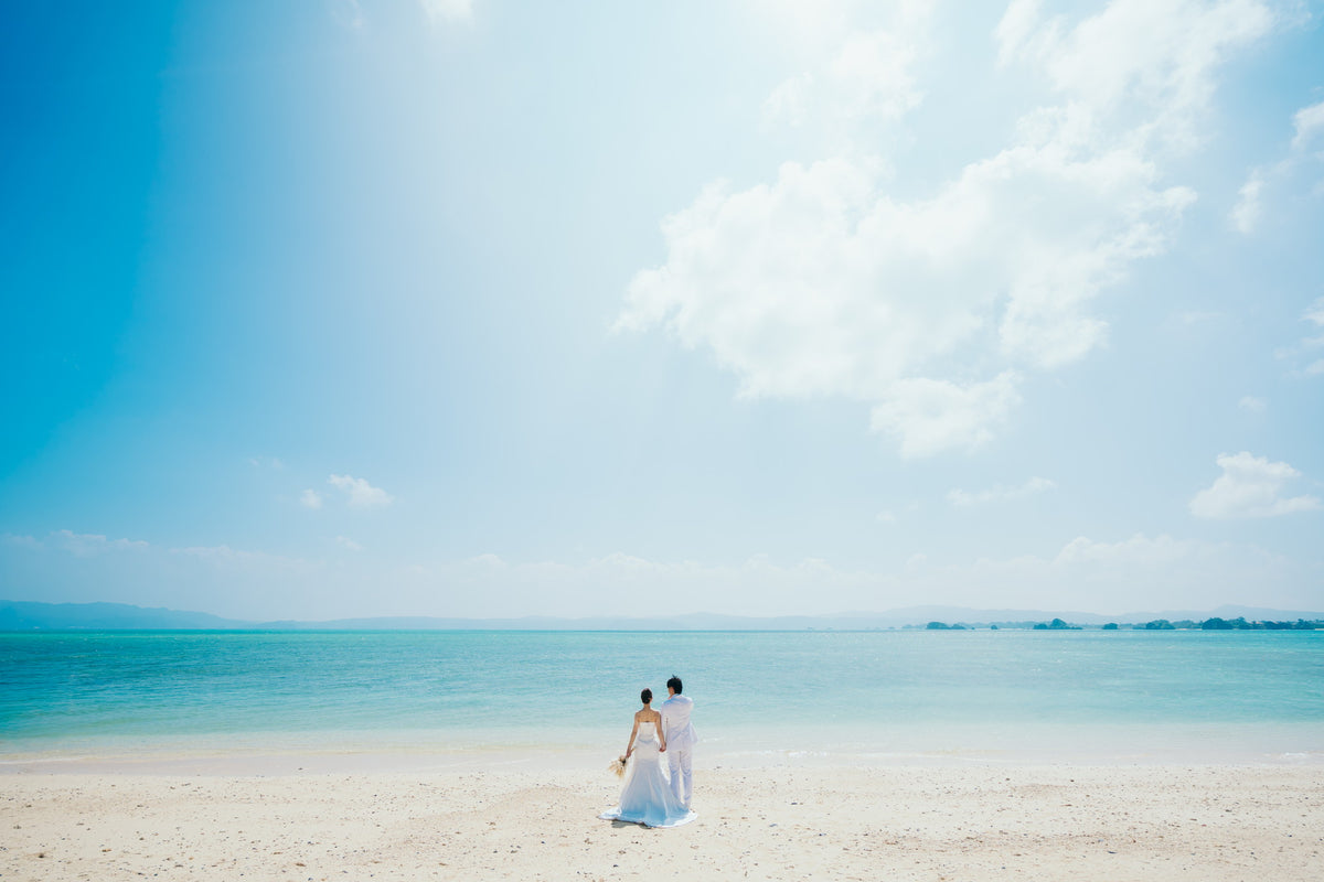 沖縄　古宇利島 空と海の教会 リアルウェディング［JTBおふたりさま婚］ 1568309　10月7日 12:30式