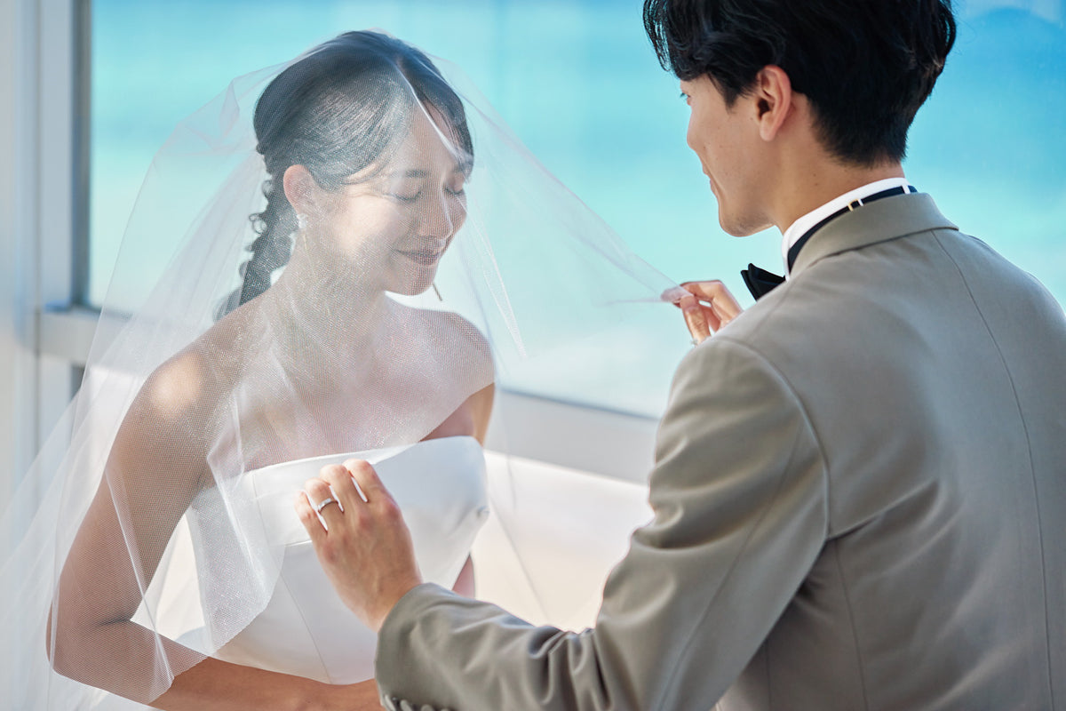 正面とサイドのガラスから注ぎ込まれる、自然の光はまるでスポットライト※撮影範囲A
