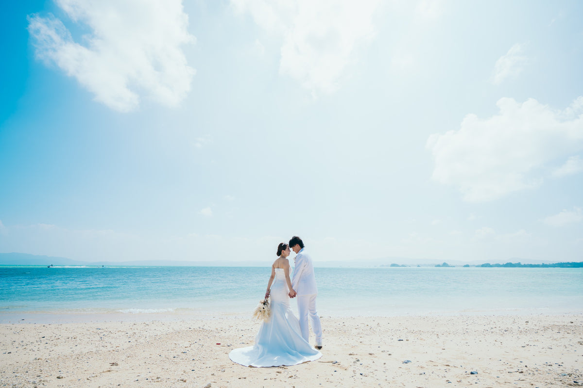 沖縄　古宇利島 空と海の教会 リアルウェディング［JTBおふたりさま婚］ 1568309　10月7日 12:30式