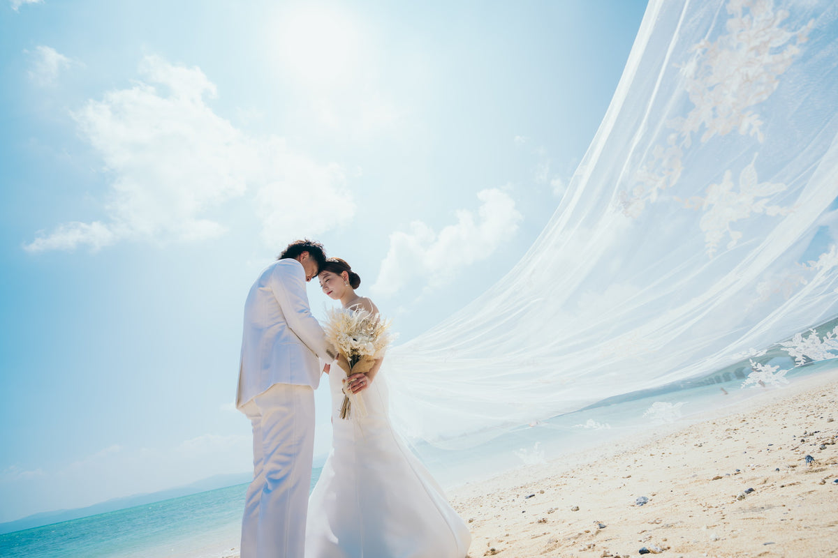 沖縄　古宇利島 空と海の教会 リアルウェディング［JTBおふたりさま婚］ 1568309　10月7日 12:30式