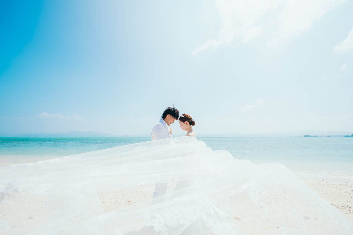 沖縄　古宇利島 空と海の教会 リアルウェディング［JTBおふたりさま婚］ 1568309　10月7日 12:30式