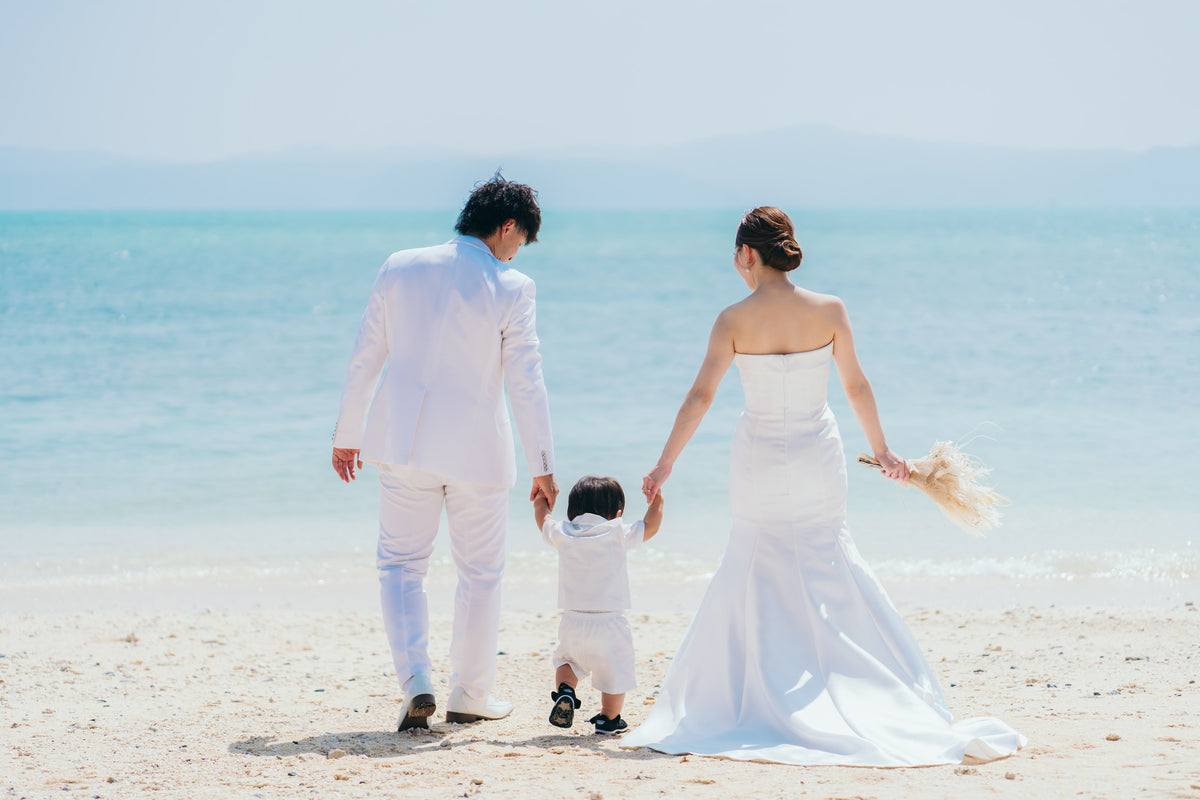 沖縄　古宇利島 空と海の教会 リアルウェディング［JTBおふたりさま婚］ 1568309　10月7日 12:30式