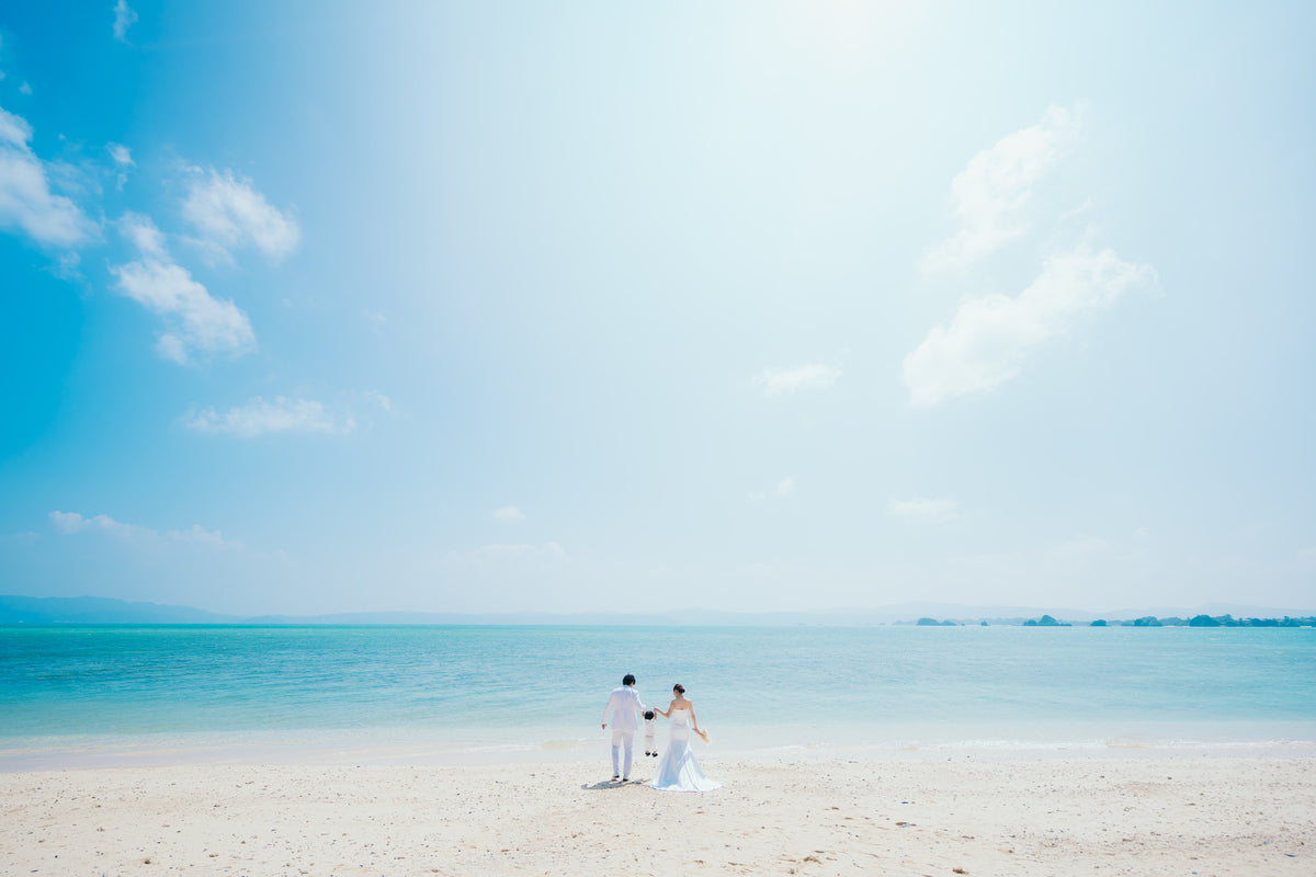 沖縄　古宇利島 空と海の教会 リアルウェディング［JTBおふたりさま婚］ 1568309　10月7日 12:30式
