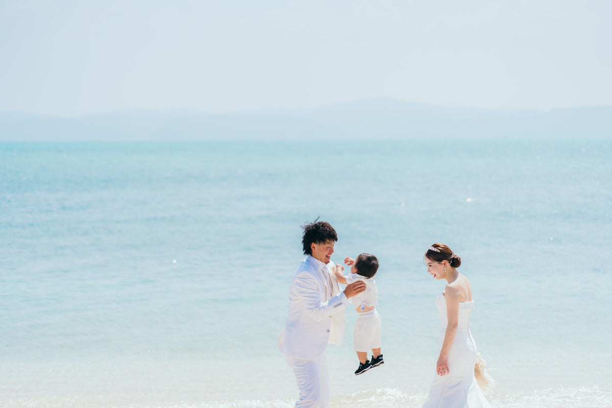 沖縄　古宇利島 空と海の教会 リアルウェディング［JTBおふたりさま婚］ 1568309　10月7日 12:30式