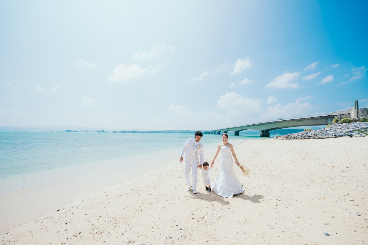 沖縄　古宇利島 空と海の教会 リアルウェディング［JTBおふたりさま婚］ 1568309　10月7日 12:30式