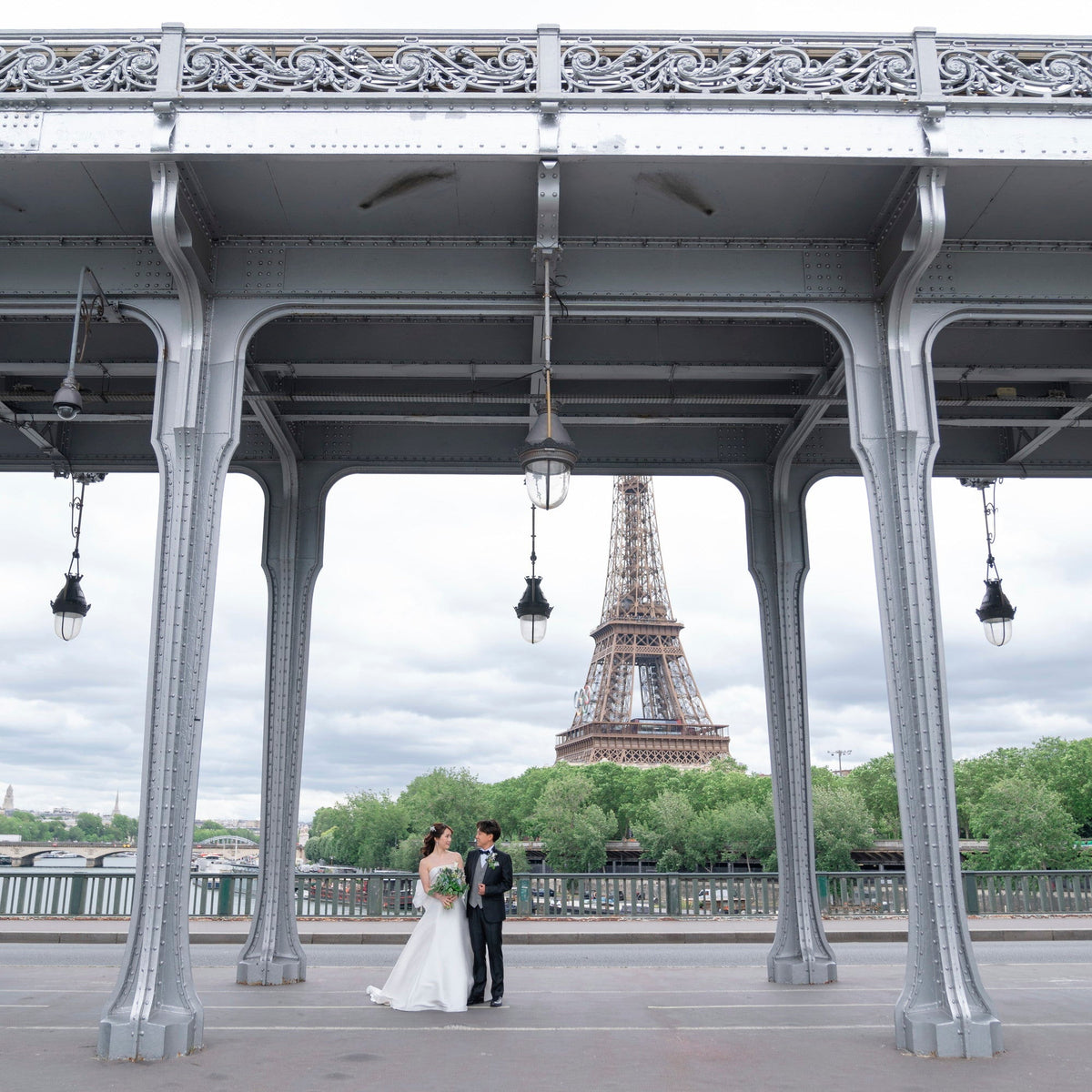フランス　オプション　フォト　エッフェル塔周辺フォトツアー （ビルアケム橋）