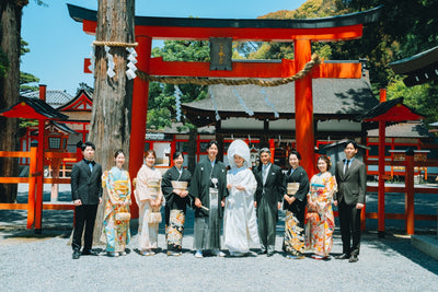 大切な皆さまと一緒に。二人の新たな門出を祝う記念の一枚。