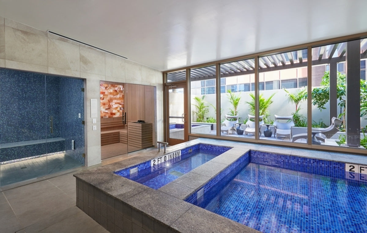 【OFURO SPA】屋内にはスチームルームやヒマラヤ岩塩サウナもあります。