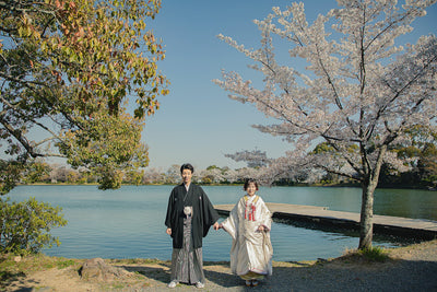 春は境内の随所に桜が咲き誇り、華やかな雰囲気に