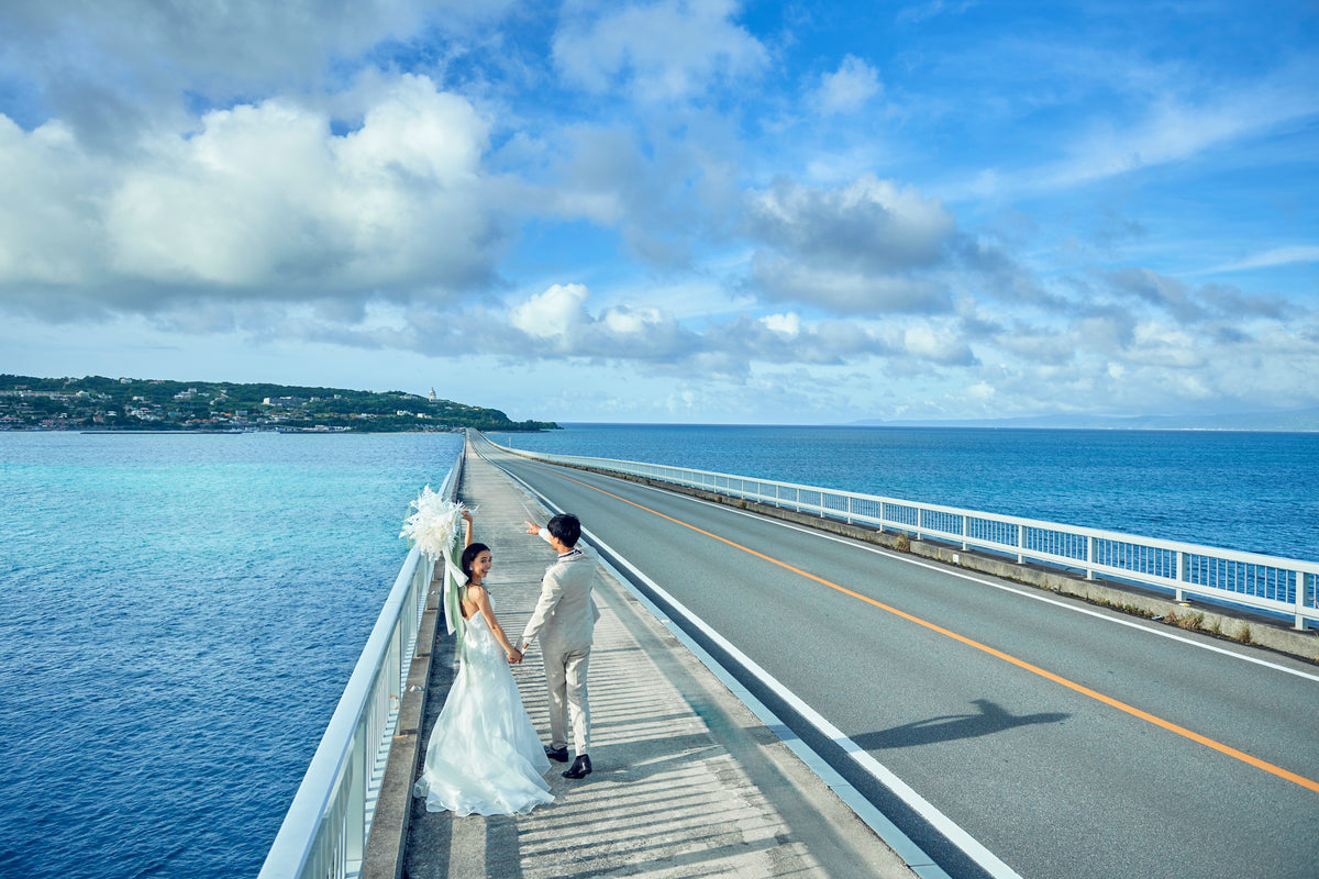 海の上を走っているような橋の上でのフォトツアー