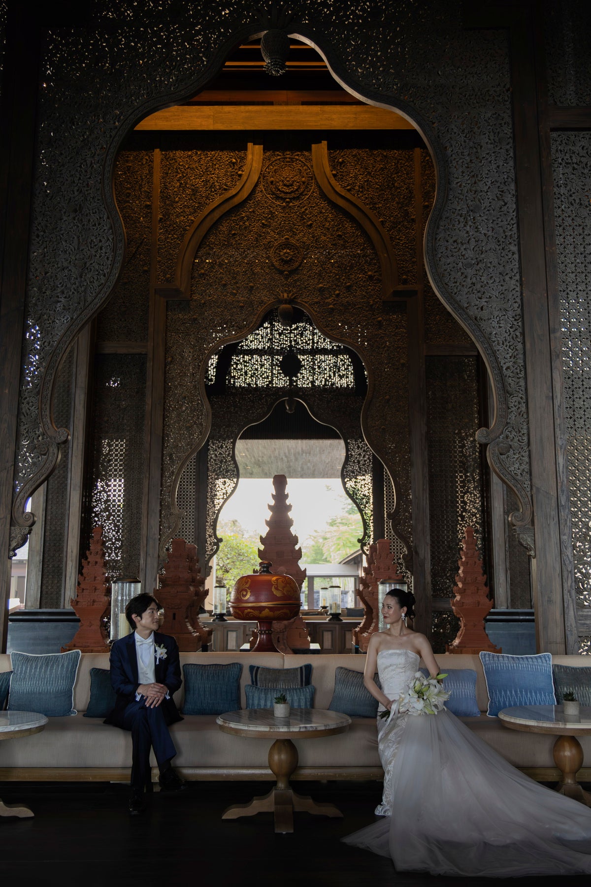 木彫りの装飾が格調高い空間を演出します