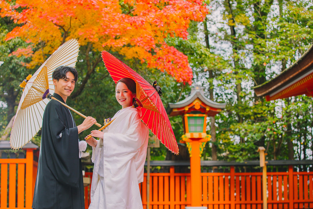 色彩が美しく重なる、秋だけの特別な景色で