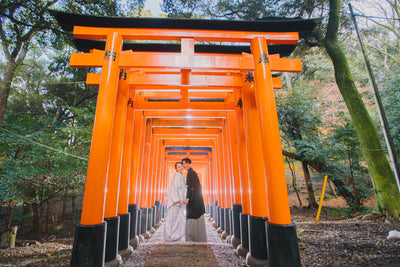 朱色の鳥居に囲まれたインパクトのある写真が残せます