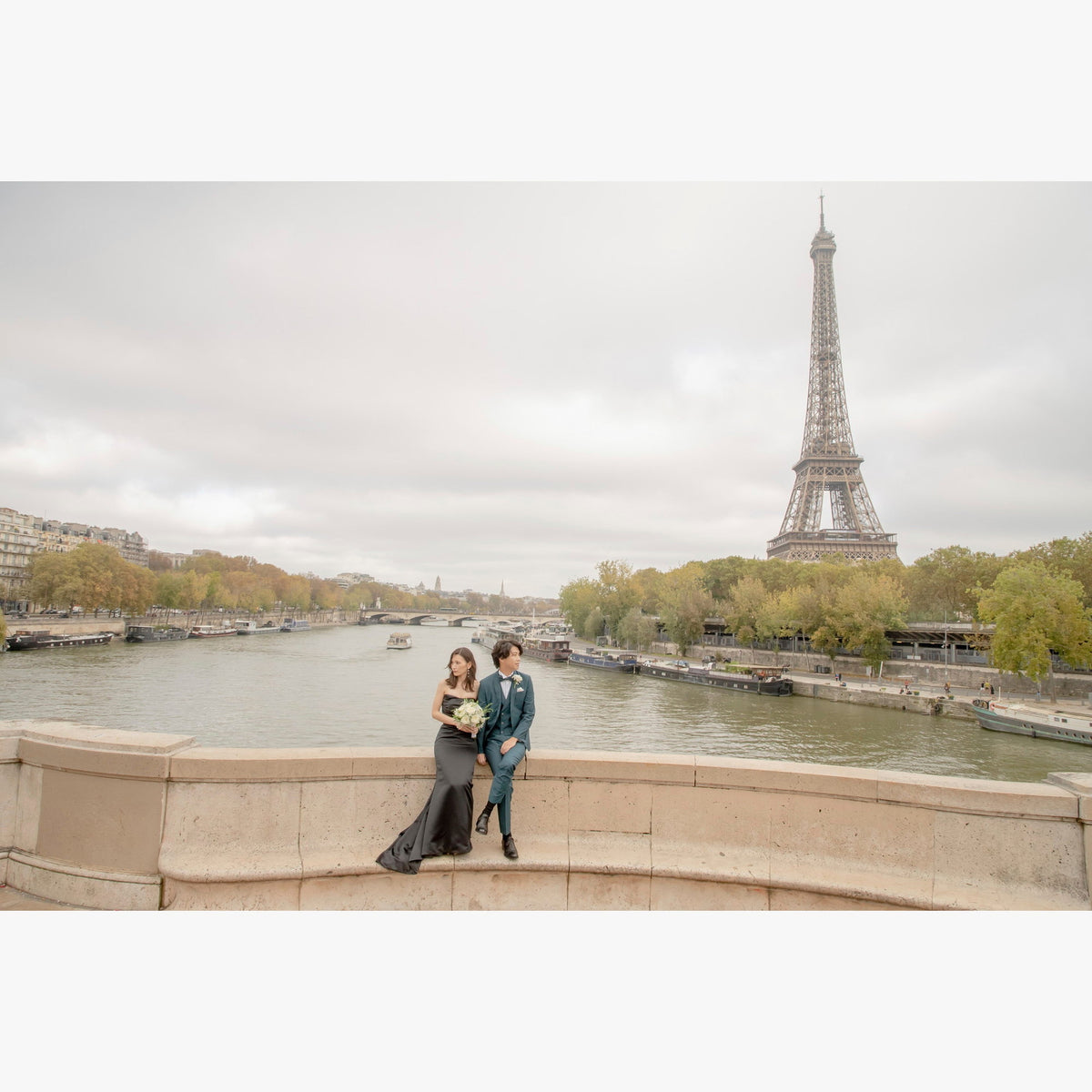 フランス　オプション　フォト　エッフェル塔周辺フォトツアー （ビルアケム橋）