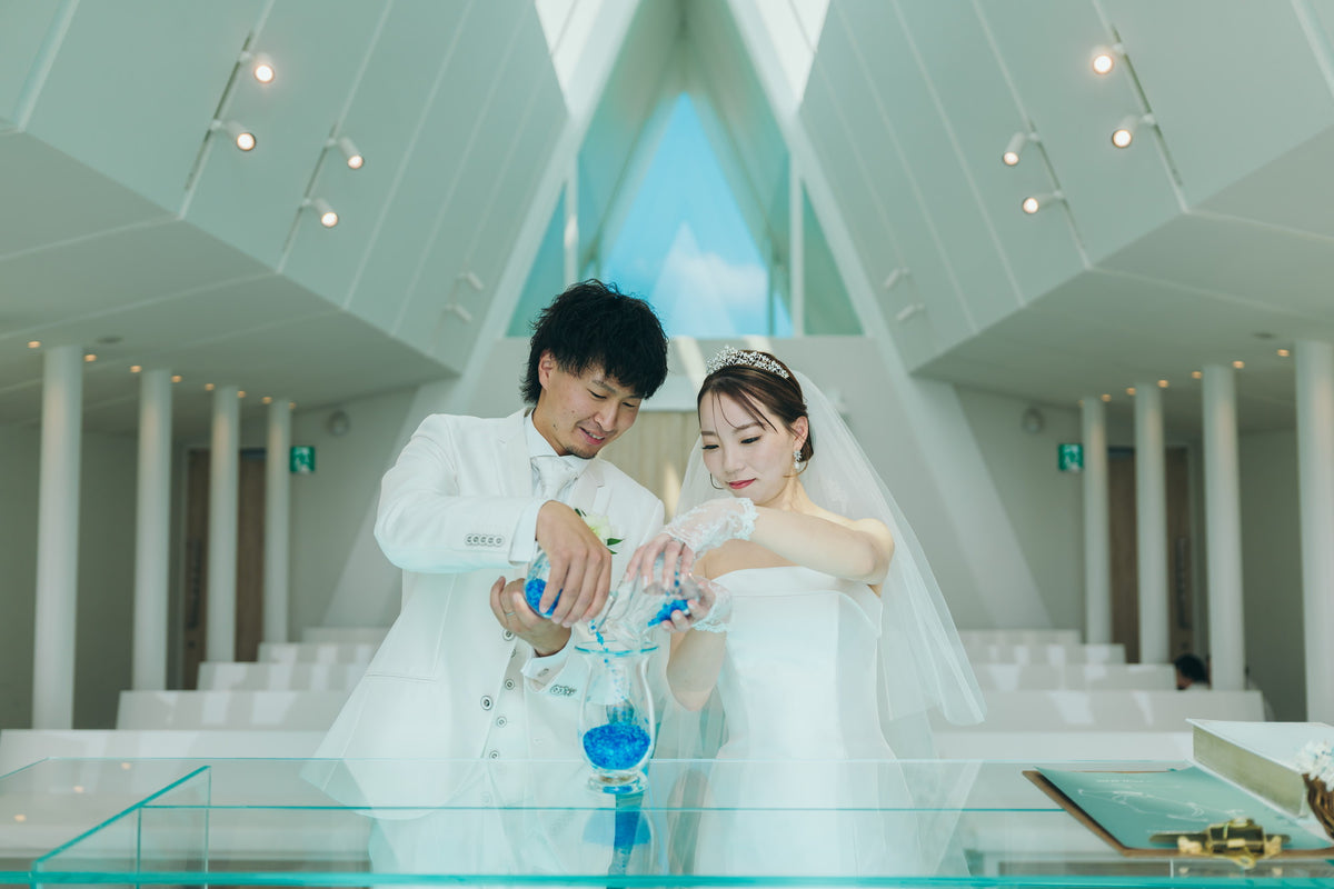 沖縄　古宇利島 空と海の教会 リアルウェディング［JTBおふたりさま婚］ 1568309　10月7日 12:30式