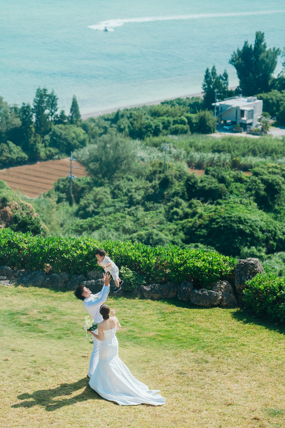 沖縄　古宇利島 空と海の教会 リアルウェディング［JTBおふたりさま婚］ 1568309　10月7日 12:30式