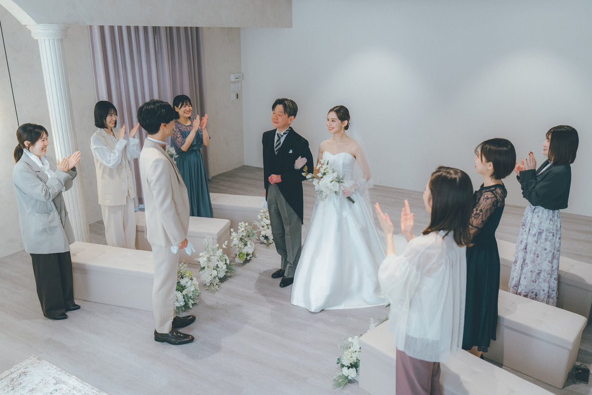 一歩一歩を大切に踏み出す、バージンロード。