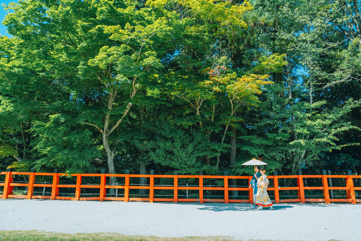境内が広い上賀茂神社ならではの光景です