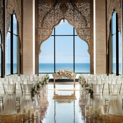 会場装花はホワイト＆グリーン／ピンク＆グリーン／ブルー＆グリーンよりお選びいただけます※画像はピンク＆グリーン