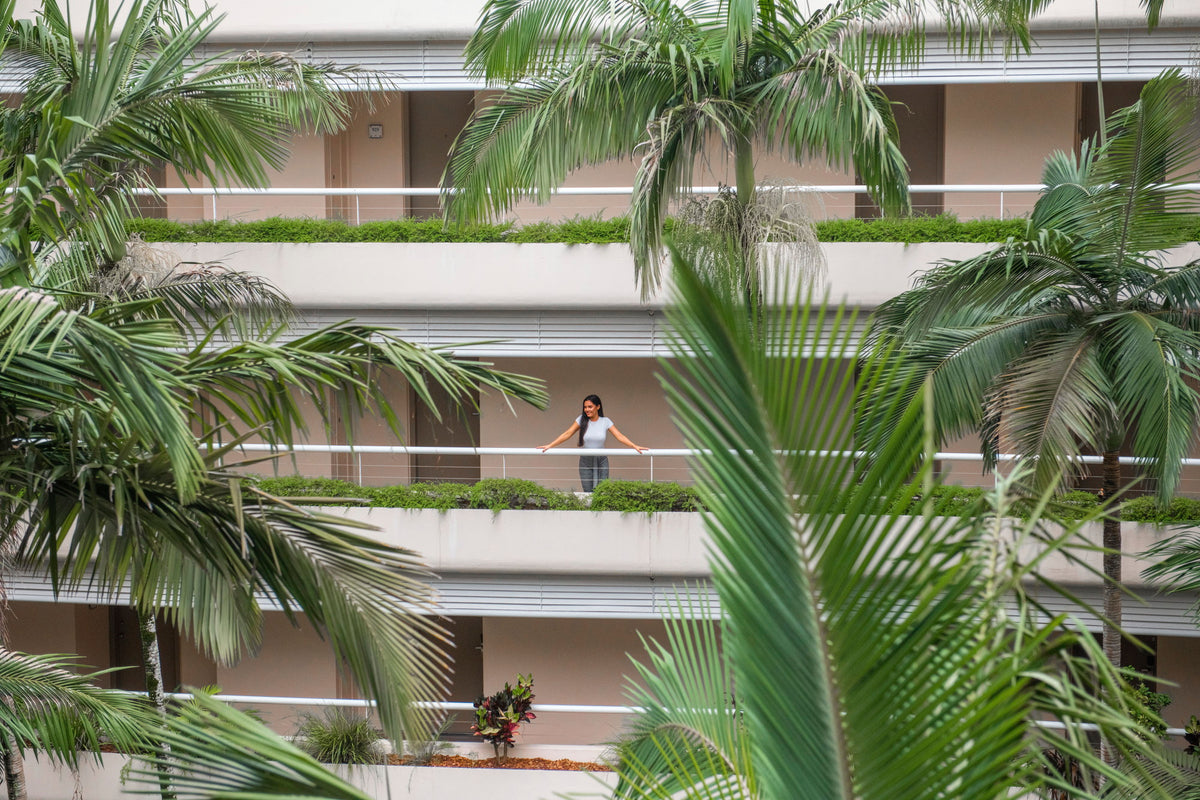 ホテルの建物は吹き抜けになっており、熱帯雨林の植物があちらこちらに植えられ自然を感じられます