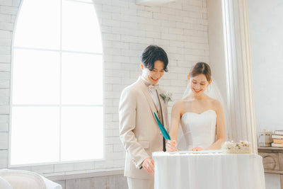 署名台へご移動いただき、結婚証明書にサインをします。