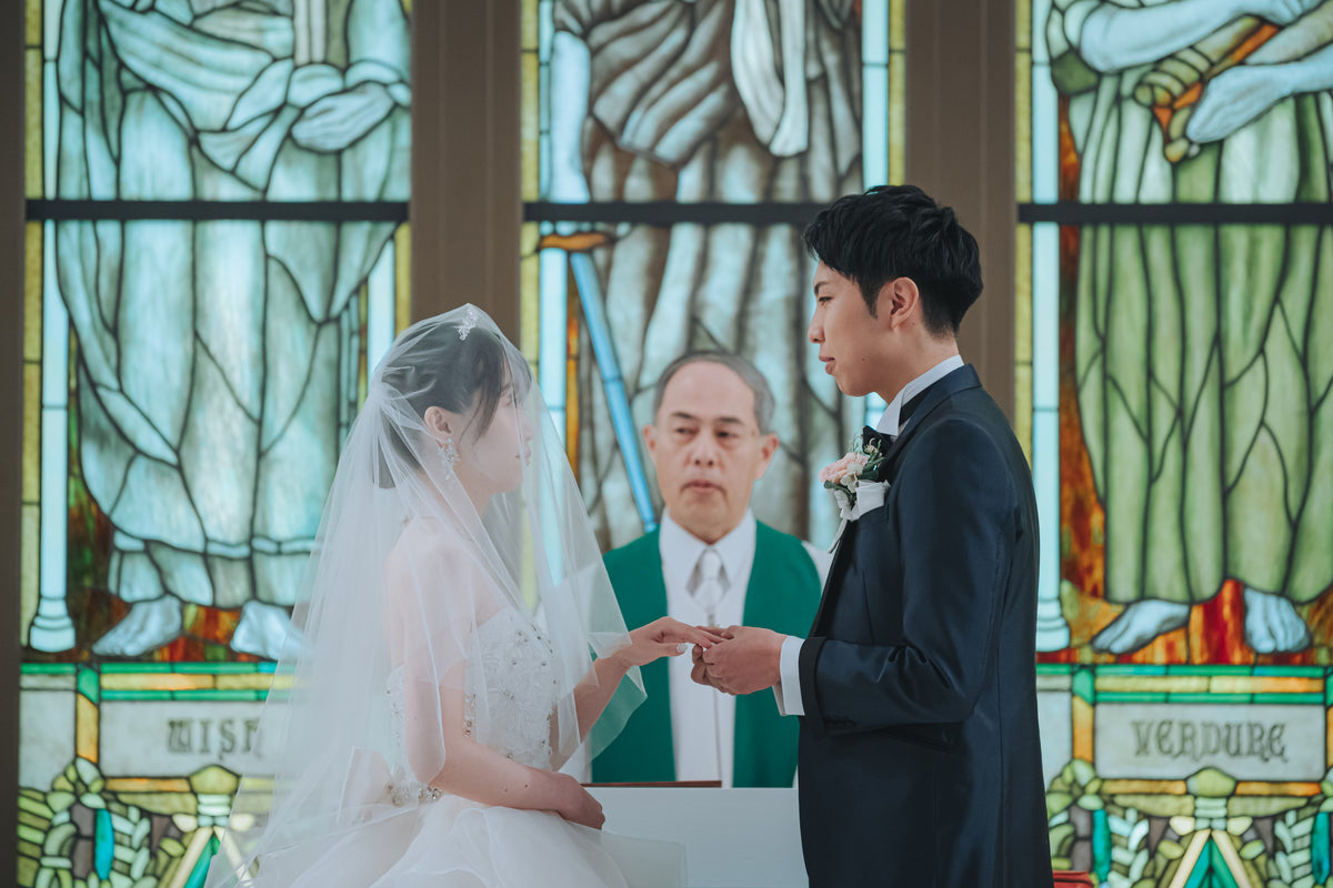 指輪の交換。おふたりの想いが形になる瞬間です。