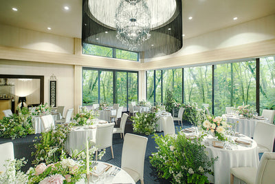 ［MUSAION　ムーサイオン］気品漂う女神たちが集う神殿をイメージした、しっとりと、優雅な落ち着きがある空間。収容人数:着席～60名 立食～120名