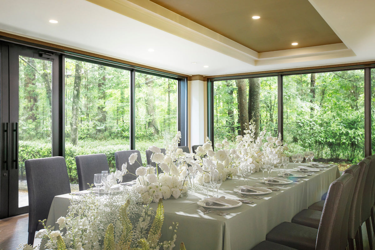 ［SHANGRI-LA　シャングリラ］親しい人たちと気の置けないひとときを。森の別荘の様なくつろぎに満ちたスペース。収容人数:着席～30名 立食～50名