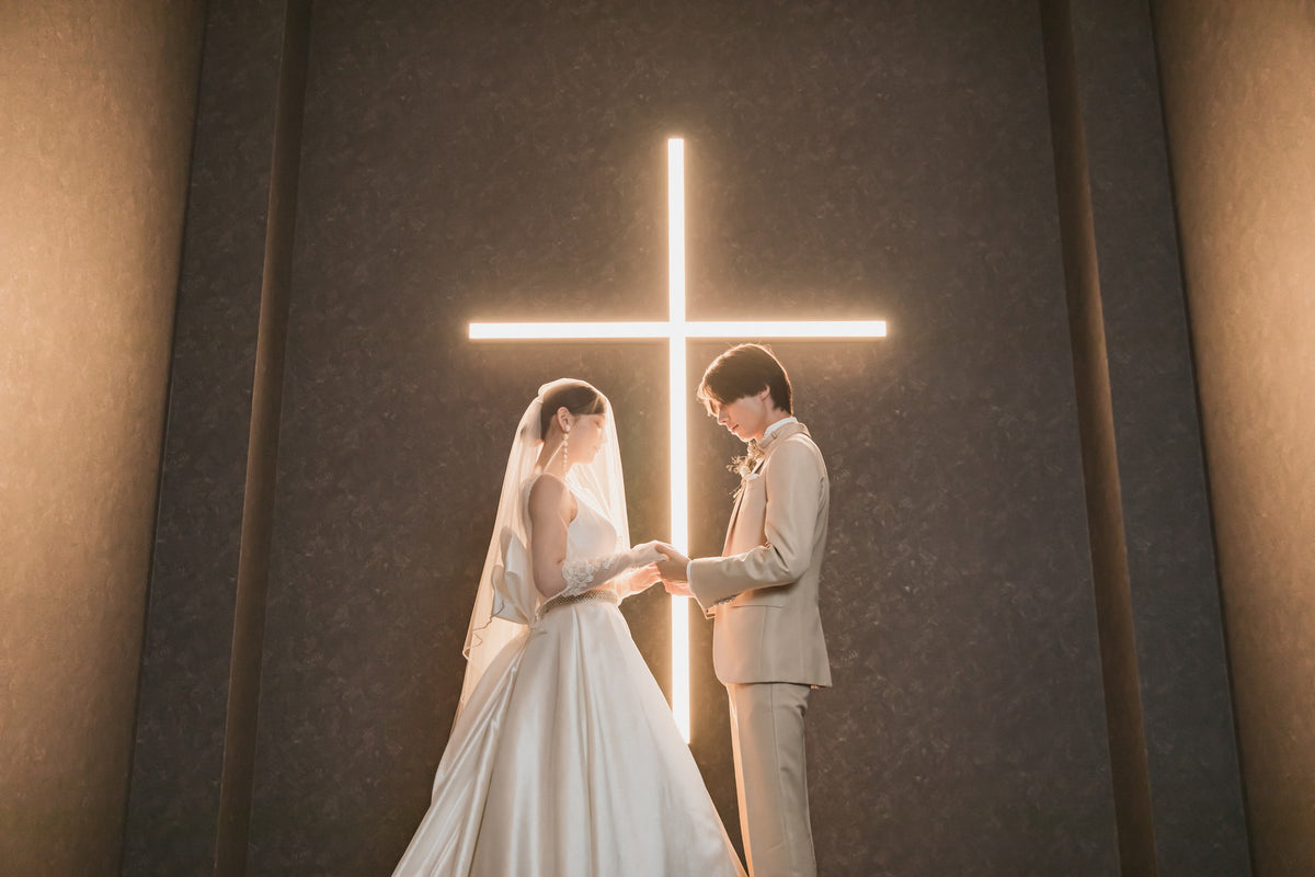 シンプルでアットホームな雰囲気の中、挙式を執り行います。
