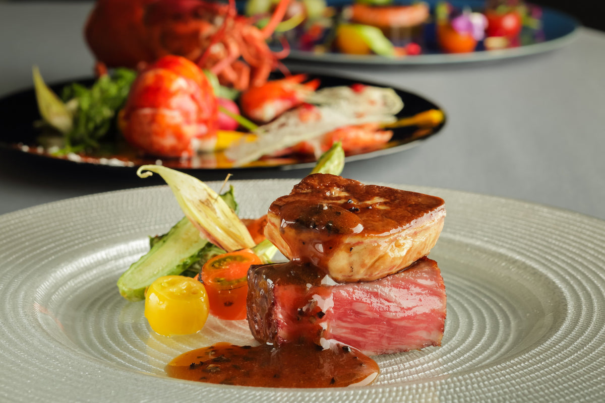 旬の食材や、長野県特産のブランド牛を使用した料理でゲストをおもてなし