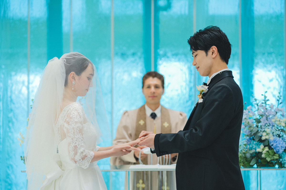 セレモニーは、キリスト教式か人前式どちらかお選びいただけます。※キリスト教式の場合は別途オプション
