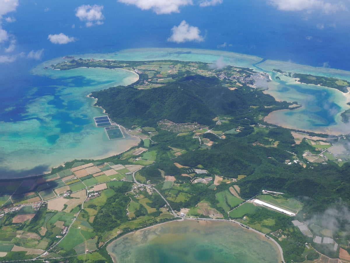 八重山諸島の玄関口、石垣島はサンゴ礁に囲まれた美しい島。