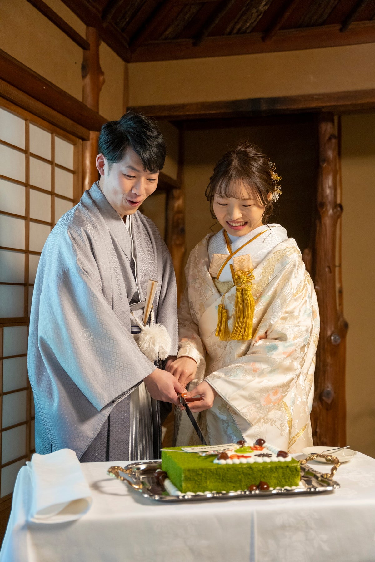 「奥の間」ウェディングケーキご入刀