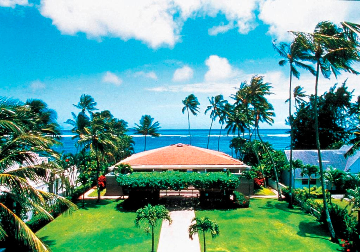 1955年設立。オアフ島で唯一海辺に建つ教会。