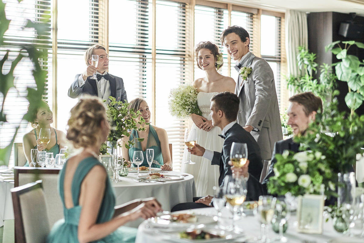 アットホームでオリジナリティあふれる結婚式を挙げたいと望むおふたりのために、人と人とのあたたかな絆を育むウエディングステージをご用意しました。