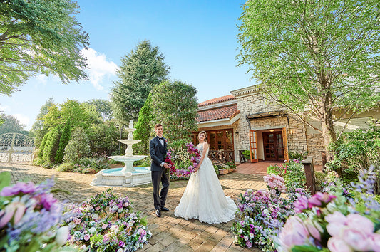 栃木県宇都宮市の結婚式場「モアフィール宇都宮プライベートガーデン」は南フランスの緑豊かな村に佇む隠れ家をイメージした邸宅です。