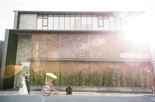 京阪祇園四条駅より徒歩5分、阪急河原町駅より徒歩8分の祇園の中心に位置する会場。