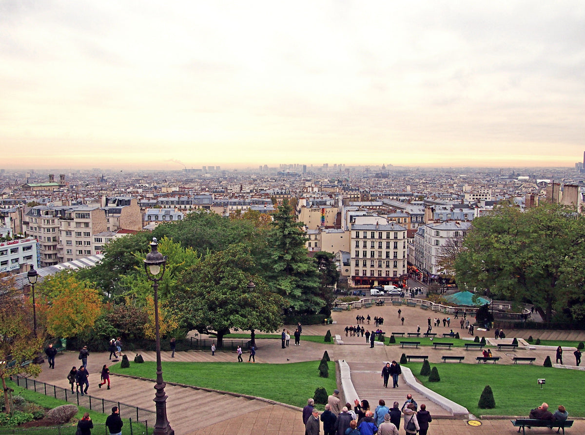 パリのモンマルトルの丘にあるサクレクール寺院からパリ市内が一望できます