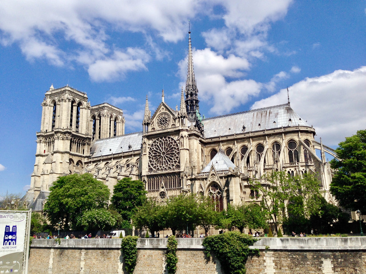パリのノートルダム大聖堂 大規模な火災に見舞われてから復旧作業が続く、２０２４年に一般公開を再開する予定