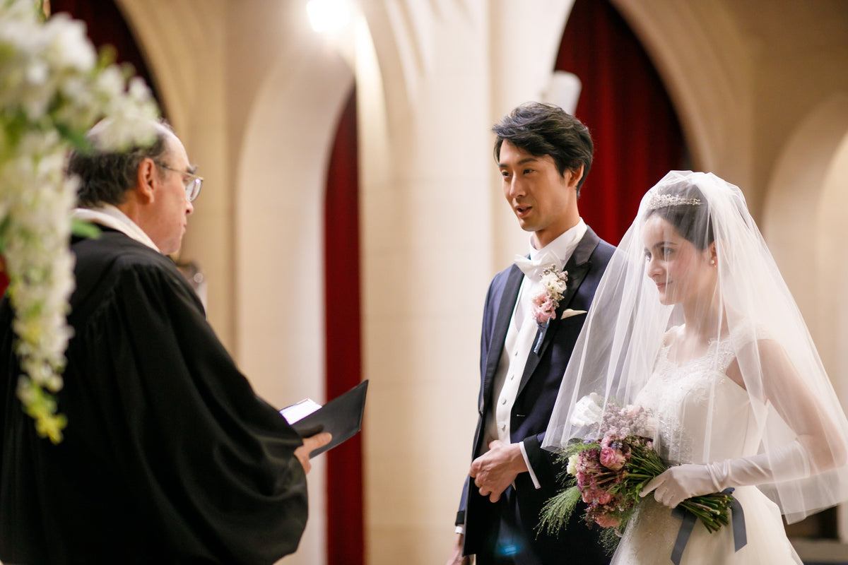 厳かな結婚式は牧師による説話と意志の確認からはじまります